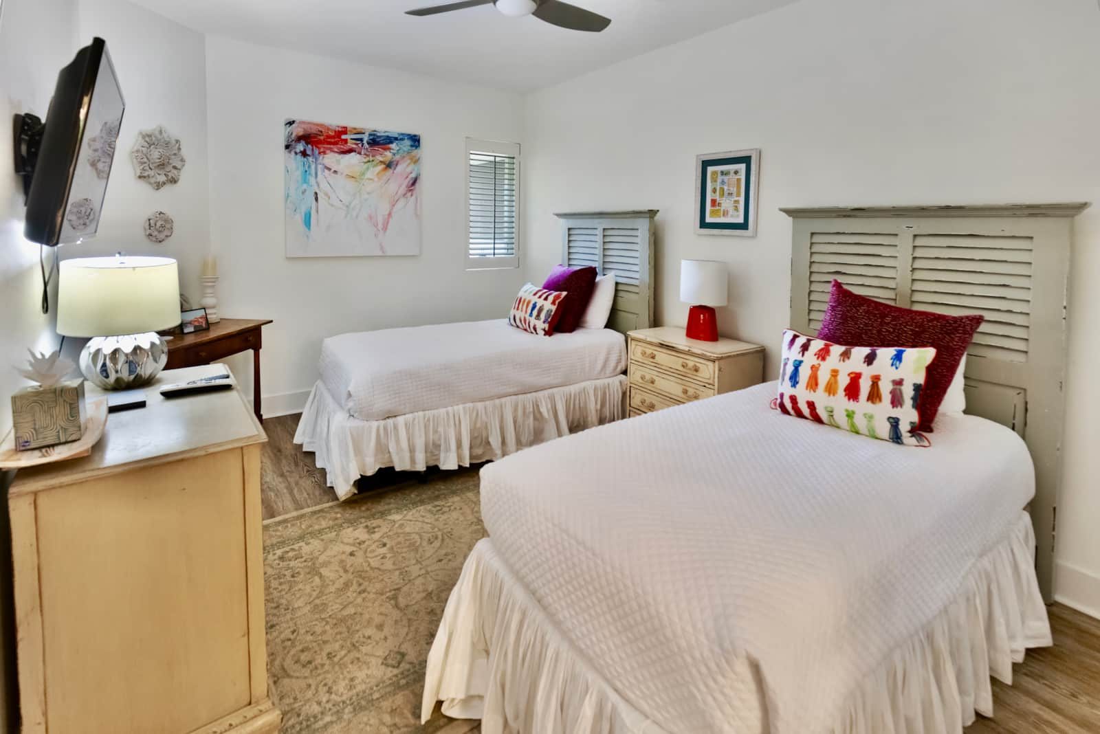 Bedroom with twin beds