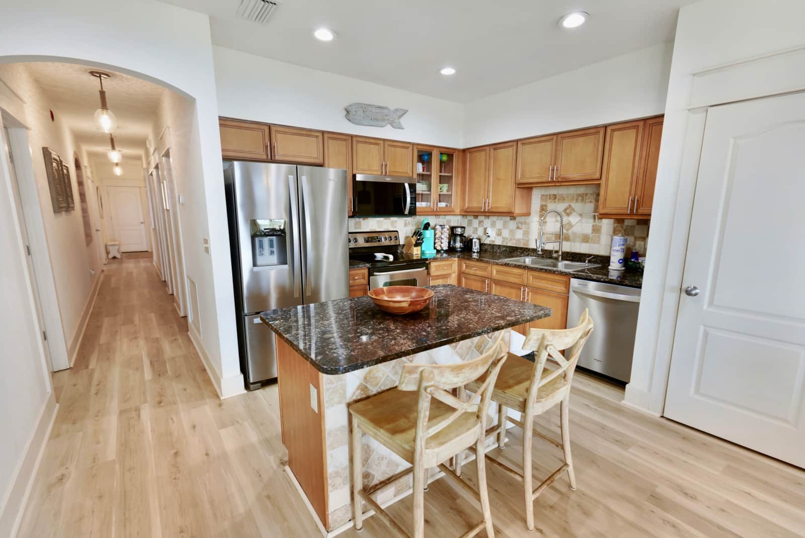 Kitchen and breakfast bar
